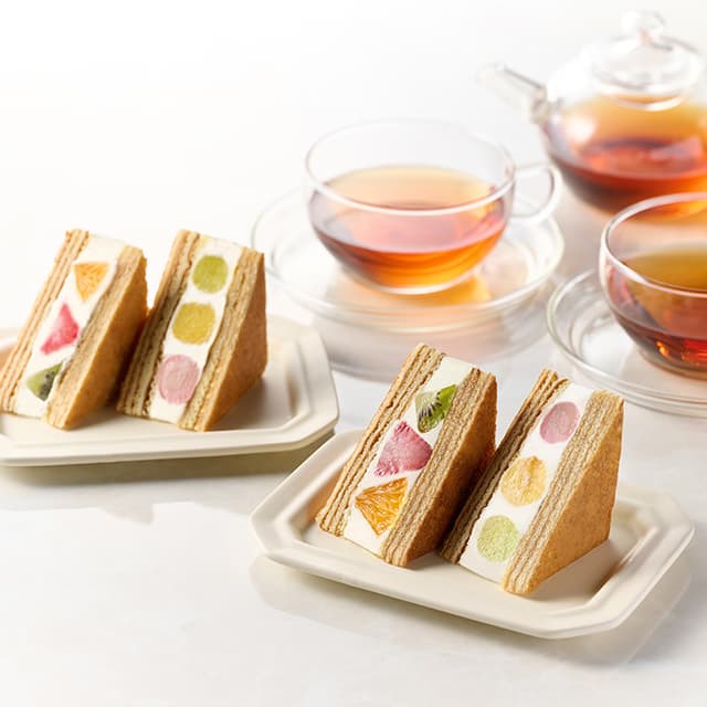 ＶＩＶＡＮＴ　５種のフルーツのバームクーヘンサンド